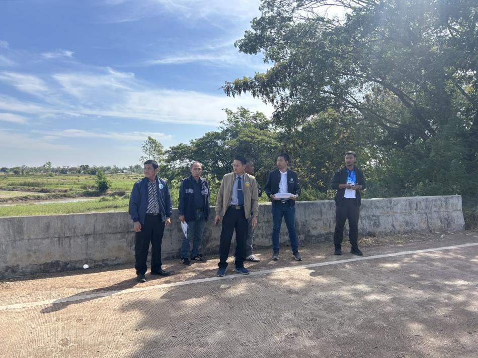คณะผู้บริหารเทศบาลตำบลเหล่าปอแดง พร้อมกับเจ้าหน้าที่กรมชลประทานจังหวัดสกลนคร และเจ้าหน้าที่เกษตรตำบลเหล่าปอแดง ออกสำรวจพื้นที่น้ำท้วมเพื่อการเกษตรในการเตรียมการทำนาปัง