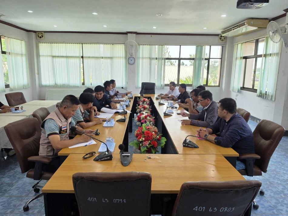 นายลำไพ งิ้วพรม นายกเทศมนตรีตำบลเหล่าปอแดงและคณะผู้บริหาร​ ร่วมประชุม​ปรึกษาหารือระหว่างผู้แทนจากกรมชลประทาน​ และนายก​องค์การ​บริหาร​ส่วน​ตำบล​ดงชน​ ณ ห้องประชุมเทศบาลตำบลเหล่าปอแดง