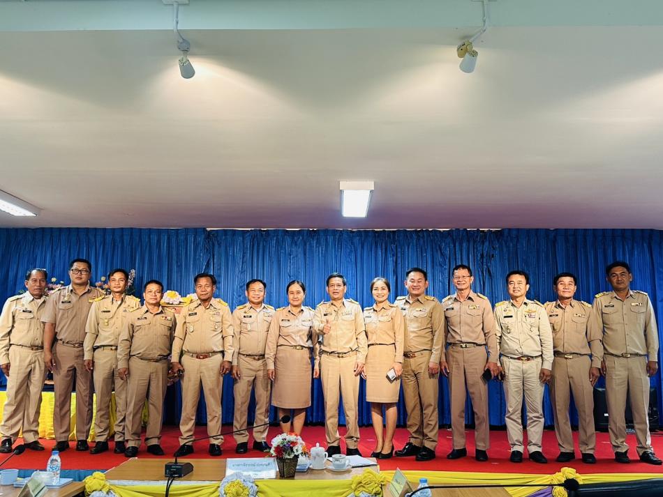 นายลำไพ งิ้วพรม นายกเทศมนตรีตำบลเหล่าปอแดง ร่วมประชุมผู้บริหารองค์กรปกครองส่วนท้องถิ่นในเขตอำเภอเมืองสกลนคร เพื่อติดตามงานและรับมอบนโยบายด้านต่างๆ โดยนายอำเภอเมืองสกลนคร เป็นประธาน ณ เทศบาลตำบลธาตุนาเวง อำเภอเมือง จังหวัดสกลนคร