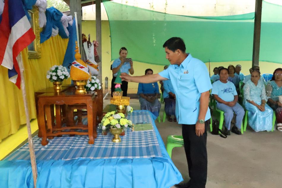 นายลำไพ งิ้วพรม นายกเทศมนตรีตำบลเหล่าปอแดง พร้อมคณะผู้บริหาร เปิดโครงการวันแม่แห่งชาติของชมรมผู้สูงอายุ ณ ชมรมผู้สูงอายุตำบลเหล่าปอแดง อำเภอเมือง จังหวัดสกลนคร