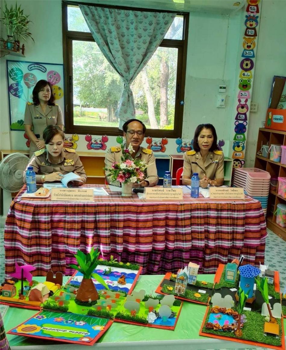 คณะผู้บริหารเทศบาลตำบลเหล่าปอแดง พร้อมด้วย นางสาวปุณรดา มีระหงษ์ ผู้อำนวยการสถานศึกษา ประธานกรรมการผู้ประเมินผู้อำนวยการโรงเรียนบ้านท่าวัด “คุรุราษฎร์บำรุงวิทย์” และคุณครูชำนาญการพิเศษ โรงเรียนบ้านดอนยาง ร่วมการประเมินงาน PA (Performance Agreement) ประจำปีงบประมาณ 2568 ณ ศูนย์พัฒนาเด็กเล็กบ้านท่าวัด ตำบลเหล่าปอแดง อำเภอเมือง จังหวัดสกลนคร