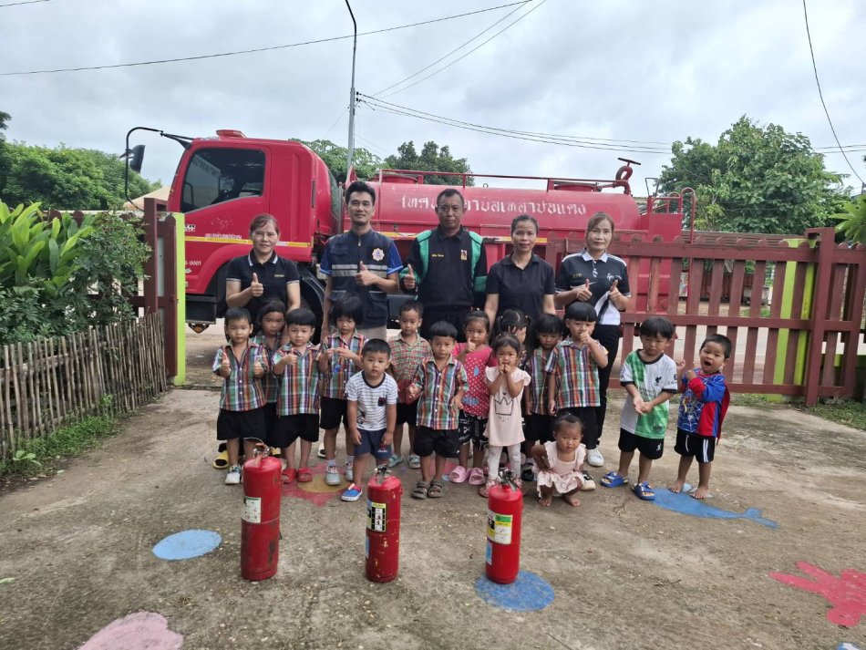 งานป้องกันและบรรเทาสาธารณภัย เทศบาลตำบลเหล่าปอแดง ได้รับมอบหมายจาก นายลำไพ งิ้วพรมนายกเทศมนตรีตำบลเหล่าปอแดง ออกให้ความรู้เชิงรุก การฝึกซ้อมแผนเผชิญเหตุอัคคีภัยและการป้องกันอันตรายจากไฟฟ้า ณ ศูนย์พัฒนาเด็กเล็กบ้านหนองแคน