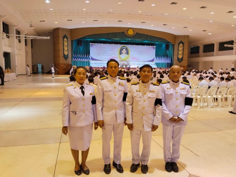 นายลำไพ งิ้วพรม นายกเทศมนตรีตำบลเหล่าปอแดง พร้อมคณะผู้บริหาร สมาชิกสภาเทศบาลตำบลเหล่าปอแดง ร่วมถวายเครื่องราชสักการะ จุดเทียนถวายพระพรชัยมงคล เนื่องในโอกาสพระราชพิธีมหามงคลเฉลิมพระชนมพรรษา 4 รอบ  สมเด็จพระนางเจ้าฯ พระบรมราชินี 3 มิถุนายน 2569  ณ มหาวิทยาลัยเกษตรศาสตร์ วิทยาเขตเฉลิมพระเกียรติ จังหวัดสกลนคร