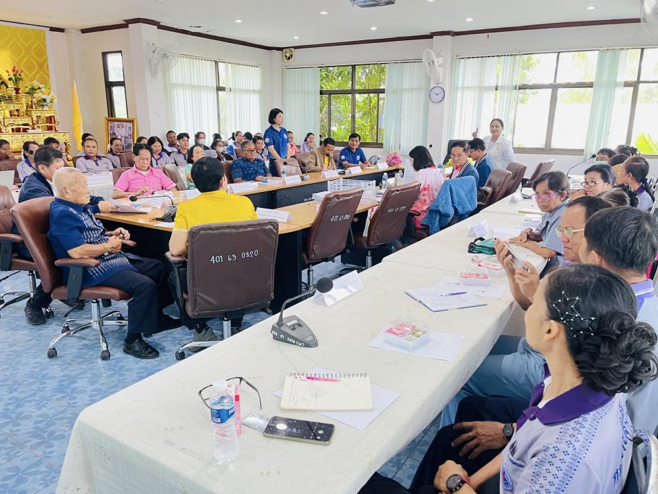 กองสาธารณสุขและสิ่งแวดล้อมเทศบาลตำบลเหล่าปอแดง พร้อมคณะผู้บริหาร อบรมเสริมศักยภาพพื้น ที่ในการเก็บข้อมูลสถานการณ์สุขภาพชุมชนในระดับกองทุน โดย ดร.ปทุมทิพย์ ม่านโคกสูง รองประธานคณะกรรมการเขตสุขภาพเพื่อประชาชนที่ 8 (กชป.8 อุดรธานี) โดยคณะกรรมการกองทุนระดับตำบลเข้าประชุมคณะทำงานระดับอำเภอ พชอ./พชต. ณ ห้องประชุมเทศบาลตำบลเหล่าปอแดง อำเภอเมือง จังหวัดสกลนคร