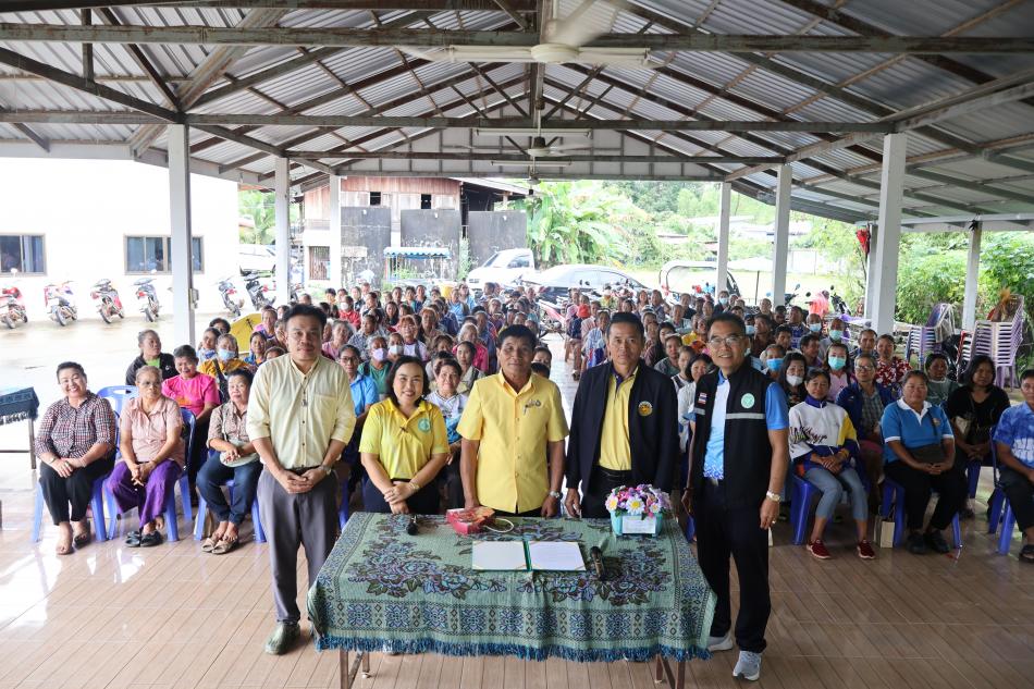 นายลำไพ งิ้วพรม นายกเทศมนตรีตำบลเหล่าปอแดง พร้อมกับ นายวิเศษ เบ้าหล่อ รองนายกเทศมนตรีตำบลเหล่าปอแดง เป็นประธาน เปิดโครงการอบรมการเฝ้าระวังผลกระทบต่อสุขภาพ จากมลพิษทางอากาศตำบลเหล่าปอแดง ประจำปี 2568 ณ โรงพยาบาลส่งเสริมสุขภาพตำบลบ้านหนองปลาน้อย