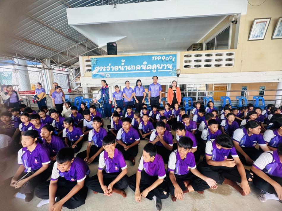 นางสาวปุณรดา มีระหงษ์ หัวหน้าสำนักปลัดเทศบาลตำบลเหล่าปอแดง เป็นประธานเปิดโครงการอบรมเชิงปฎิบัติการ การฝึกทักษะว่ายน้ำพื้นฐานสำหรับเยาวชน โรงเรียนบ้านท่าวัดคุรุราษฎร์บำรุงวิทย์ ณ วิทยาลัยเทคนิคภูพาน อำเภอเมือง จังหวัดสกลนคร