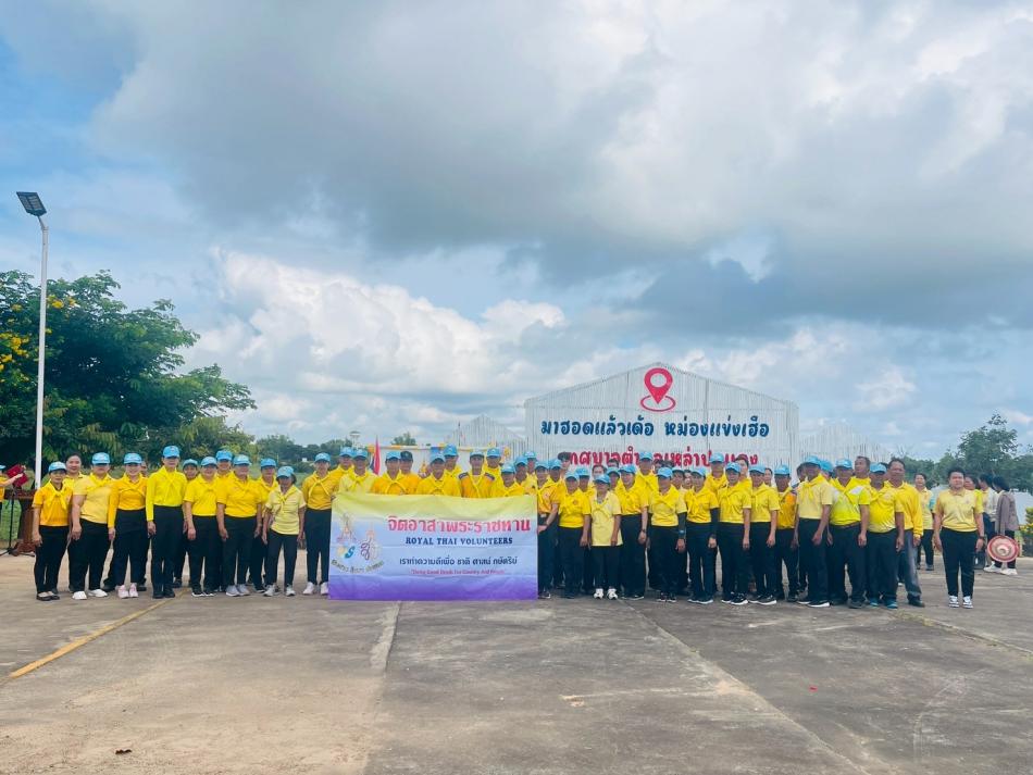 นายลำไพ งิ้วพรม นายกเทศมนตรีตำบลเหล่าปอแดง พร้อมคณะผู้บริหาร สมาชิกสภาฯ หัวหน้าส่วนราชการ พนักงานและชาวตำบลเหล่าปอแดง ร่วมโครงการจิตอาสาพระราชทาน “เราทำความดี ด้วยหัวใจ” ณ สำนักงานเทศบาลตำบลเหล่าปอแดง บ้านหนองแคน ตำบลเหล่าปอแดง อำเภอเมืองสกลนคร จังหวัดสกลนคร